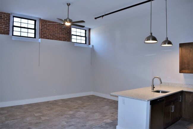 Building Photo - 155 Ararat St