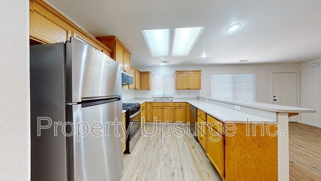 Building Photo - 1840 Parallel St