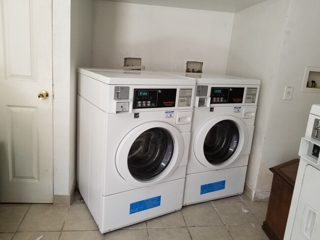 Building Photo - 214 N Hoover St