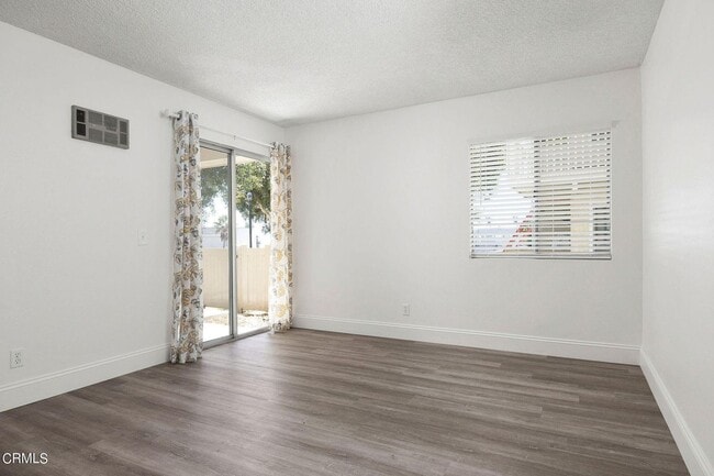Building Photo - Port Hueneme | 1 Bedroom + 1 Bathroom | An...