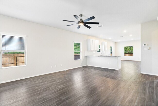 Building Photo - Charming Home Awaits: Spacious & Modern Li...