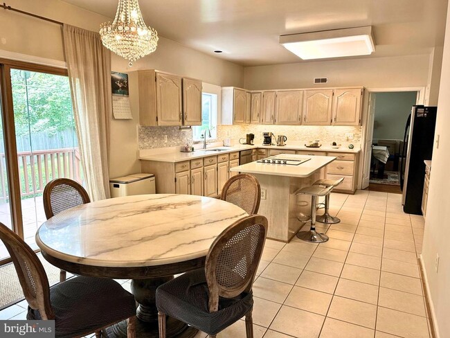 Building Photo - 2 Royal Dominion Ct