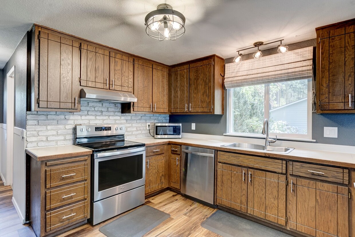 Primary Photo - Charming 3 Bed, 2 Bath Home on a Quiet Street