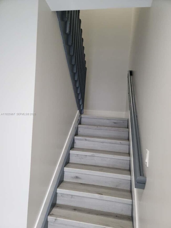 Foto del edificio - 19201 NW 37th Ave