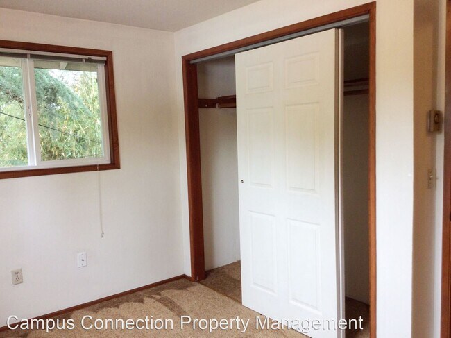 Building Photo - 3 br, 1 bath House - 2182 Kincaid
