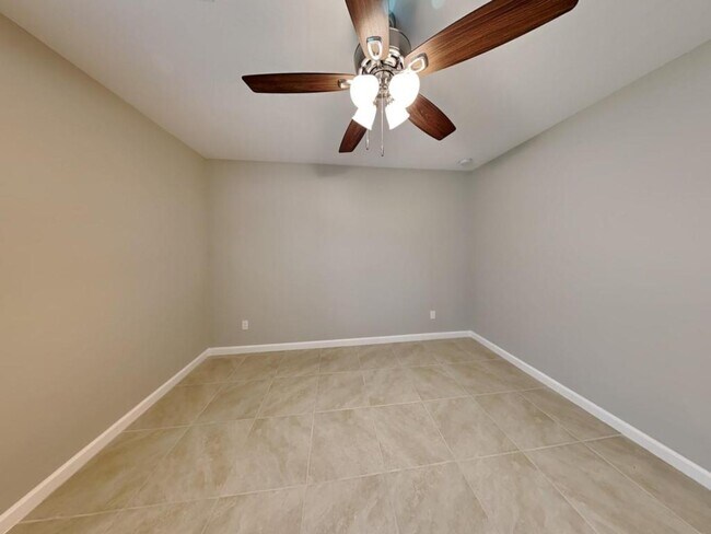 Foto del edificio - 242 SW Oakridge Dr