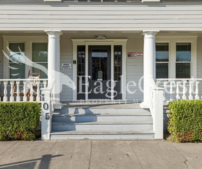 Building Photo - 105NSP