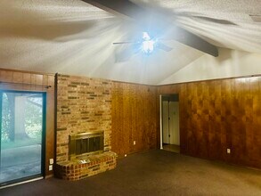 Building Photo - 5300 Hastings Dr