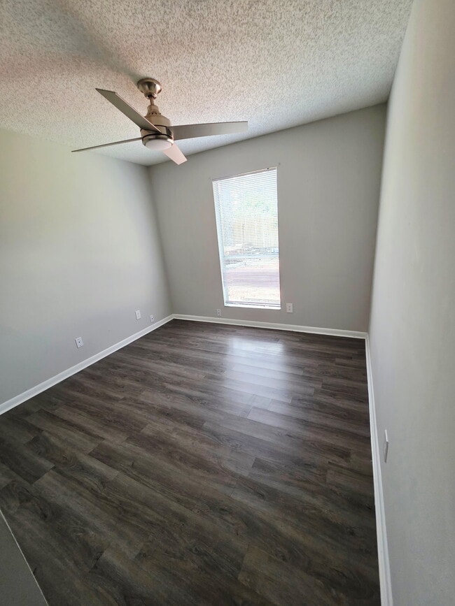 Building Photo - 11548 E Ride Dr