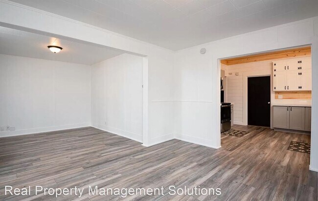 Building Photo - 3 br, 1 bath House - 320 W. Gloucester St