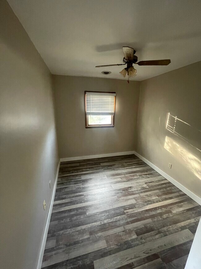 Spare Bedroom - 81 Firestone St