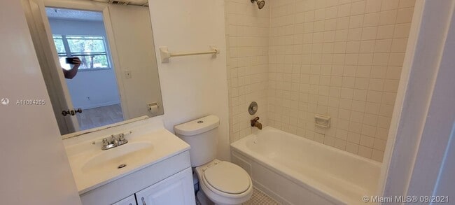 Building Photo - 7910 Colony Cir N