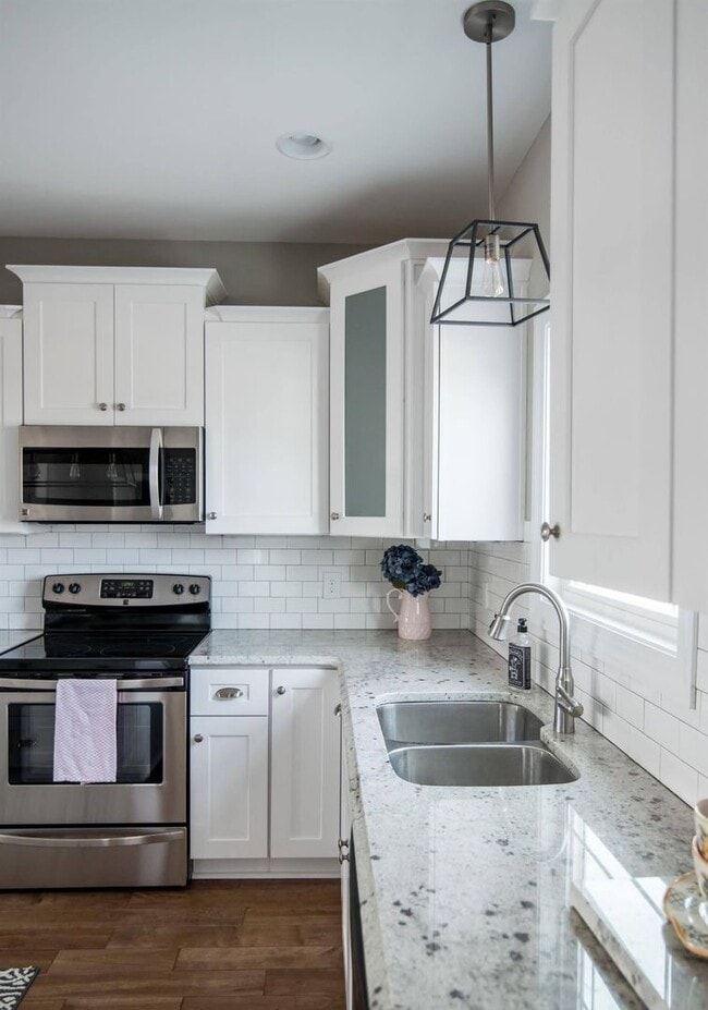 Building Photo - Beautiful 3 Bedroom Townhome in Forest