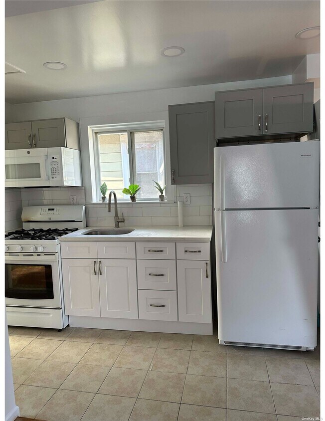 Foto principal - 94-04 207th St