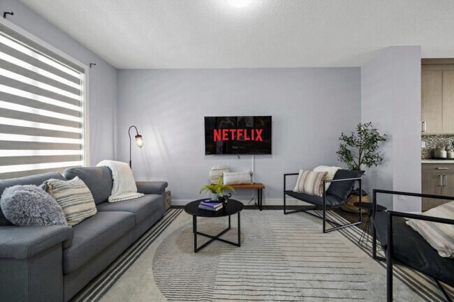 Building Photo - 10749-10792 92 St NW