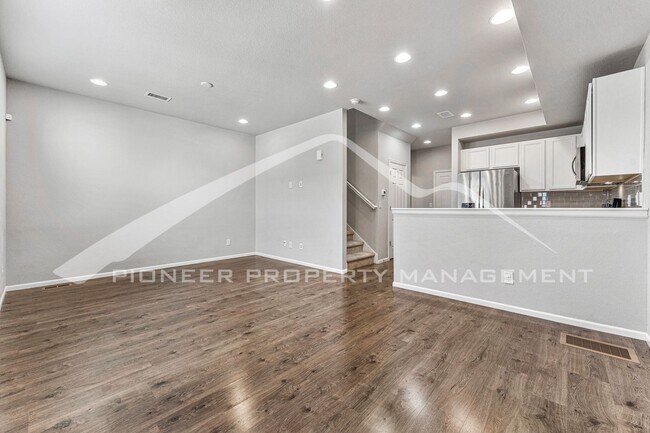 Foto del edificio - Fantastic Townhome with Attached Garage and Central AC!