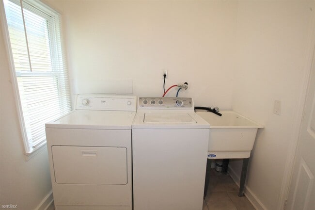 Building Photo - 3 br, 2 bath House - 7075 Meadow Ave