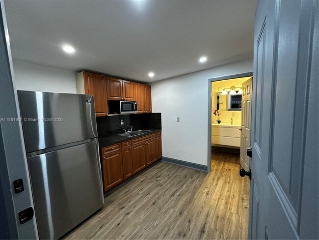 Building Photo - 571 SW 71st Pl