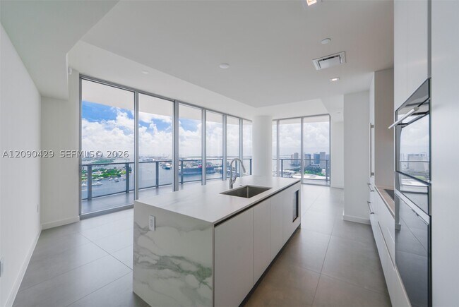 Foto del edificio - 1400 Biscayne Blvd
