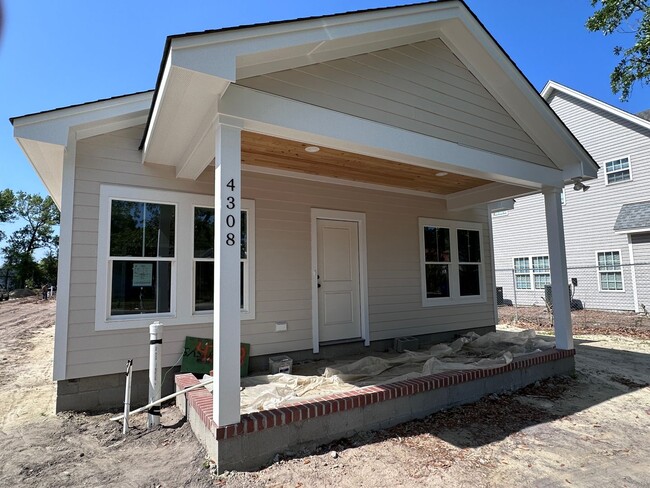 Newer Construction 3 Bedroom House - Newer Construction 3 Bedroom House