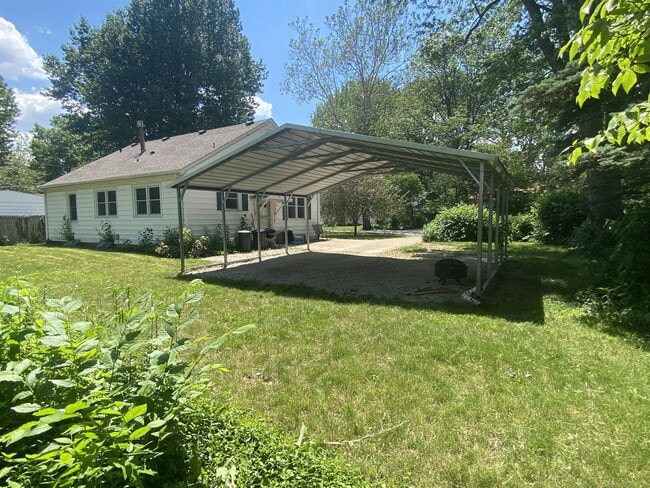 Building Photo - 16 Evergreen Ct