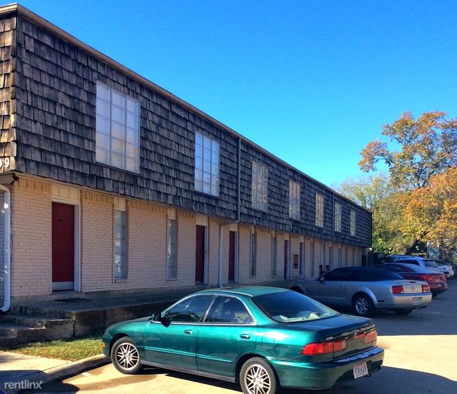Building Photo - 409 Ponder St