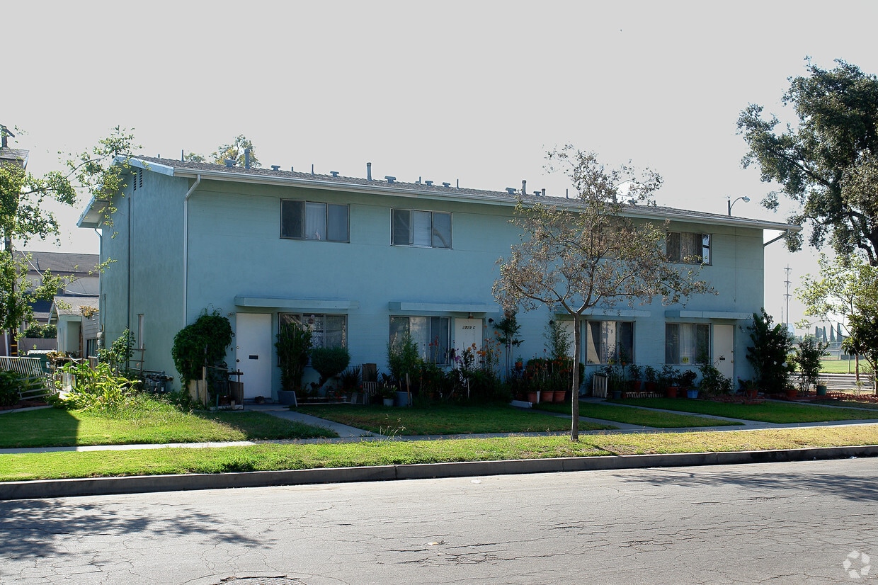 Building Photo - 2729 S Rosewood Ave