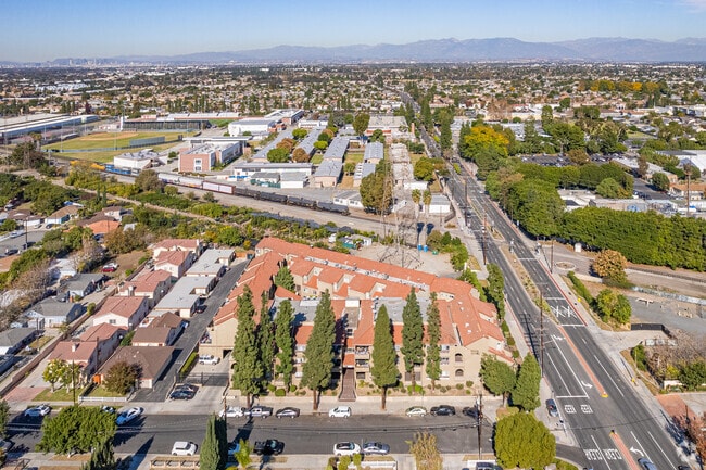 14809-14819 Downey Ave Paramount, CA 90723-4527 - 14809-14819 Downey Ave