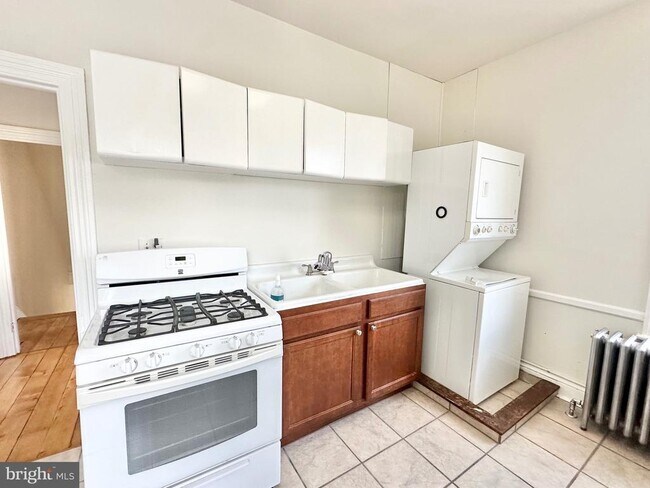 Building Photo - 52 Bayard St
