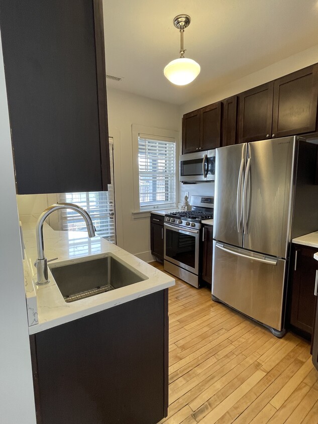 Foto principal - 412 Pleasant St