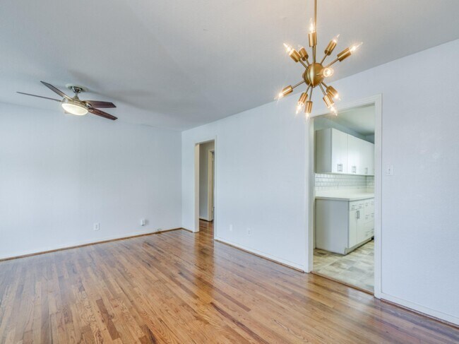 Foto del edificio - 5921 Locke Ave
