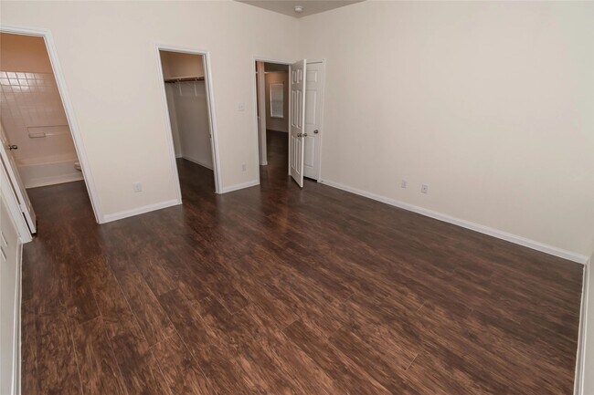 Foto del edificio - 14470 Platzer Dr