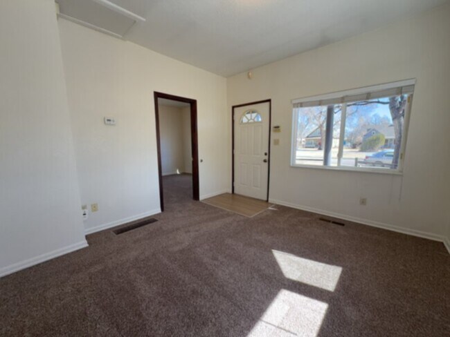 Foto del edificio - Centrally located one level charmer, located close to the Weidner Field and all that downtown Colora