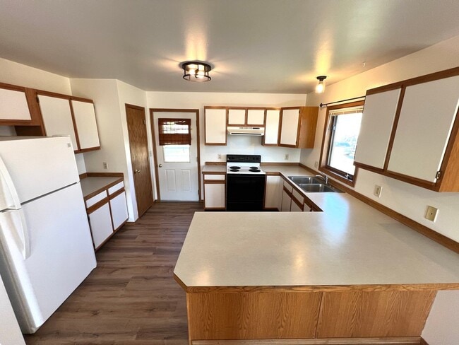 Building Photo - 2 Bed 1 Bath Single Family Home Located in...