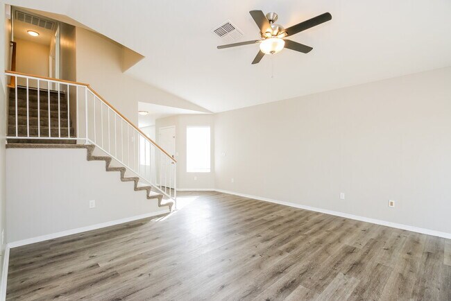 Foto del edificio - 1042 N Blackbird Dr