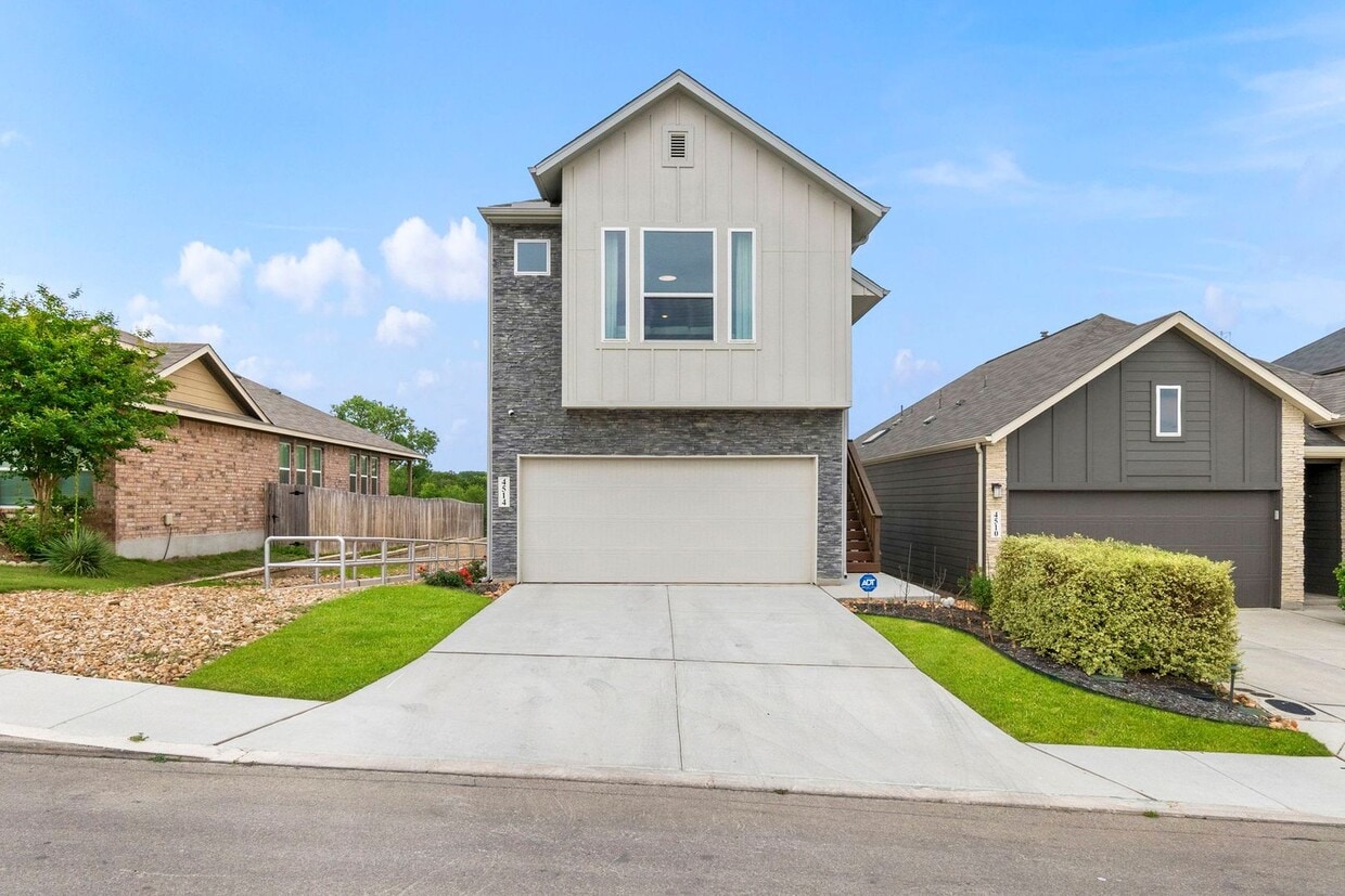 Primary Photo - Former Model Home Available For Rent!