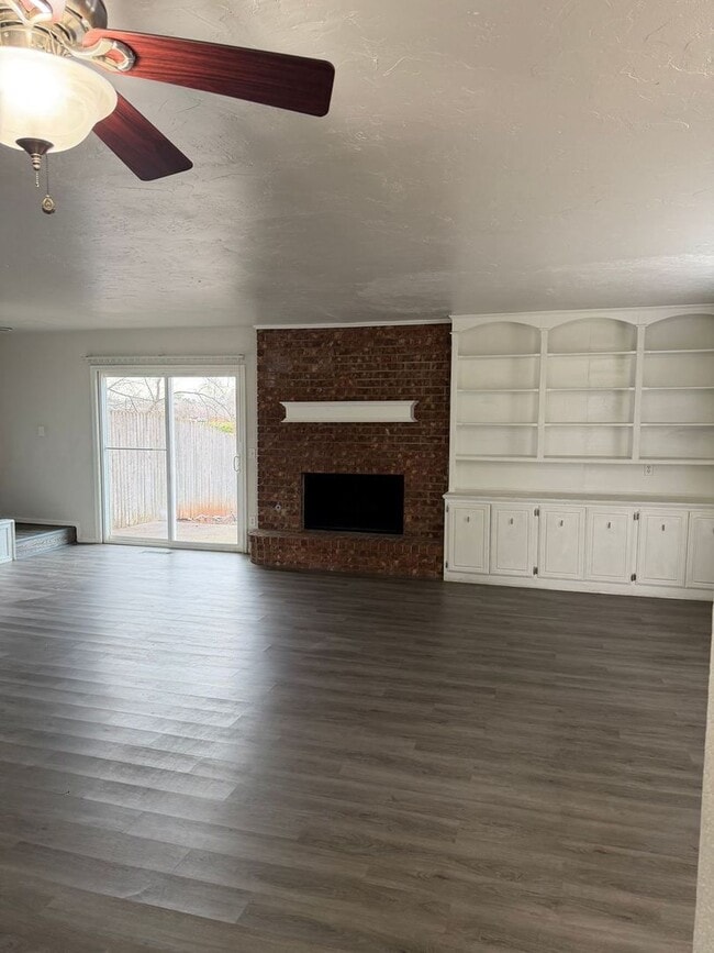 Foto del edificio - Completely Remodeled 2 Story Duplex - Putnam City Schools - Must See