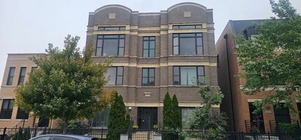 Building Photo - 3323 S Prairie Ave