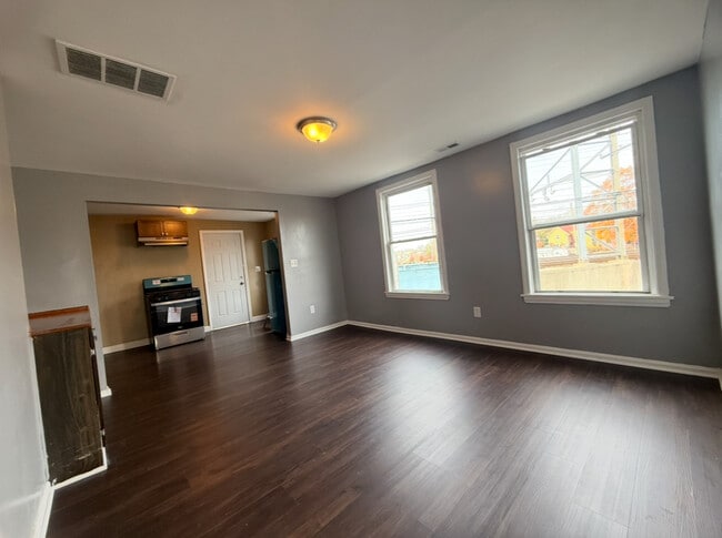 Building Photo - 26 Clarence St