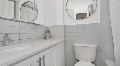 Building Photo - 235 Bay St