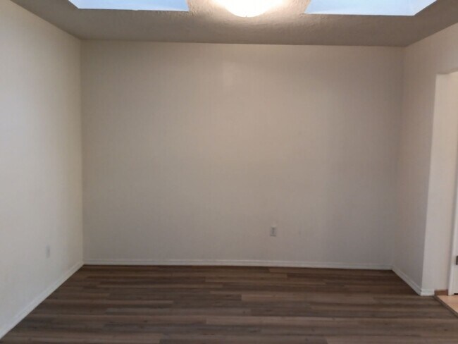 Building Photo - 3 Bedroom, 2 Bathroom Home! Schedule a Showing Today!