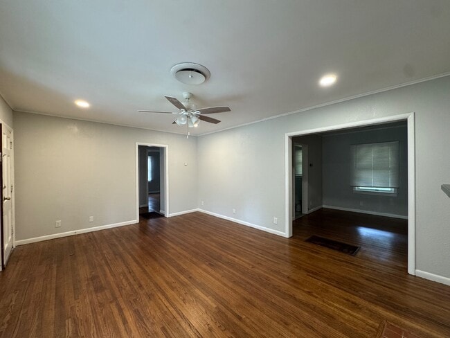 Building Photo - 1204 S Fulton Ave