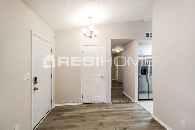 Foto del edificio - 5320 Olde St