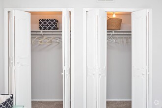 2BR, 1BA - 950 SF - Bedroom - Lexington Square