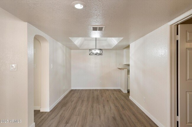 Foto del edificio - 8787 E Mountain View Rd
