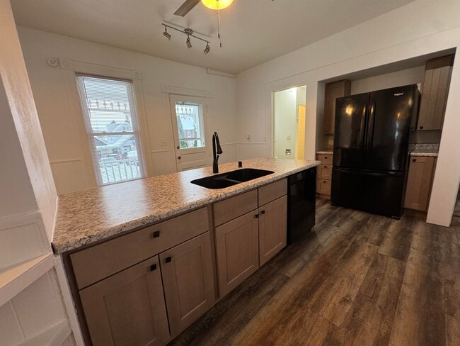 Building Photo - 122 North St