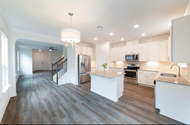 Building Photo - 803 Sandhill Branch Dr