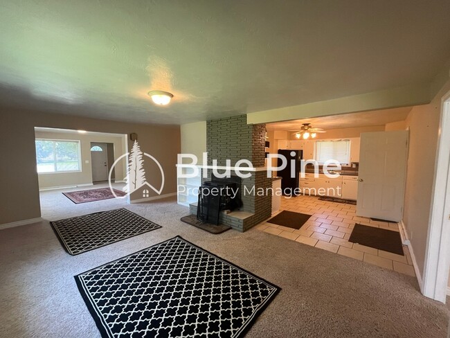 Building Photo - 405 S Park Ave