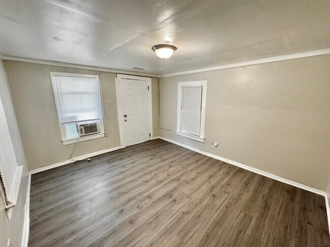 Foto del edificio - 1536 Brookins St