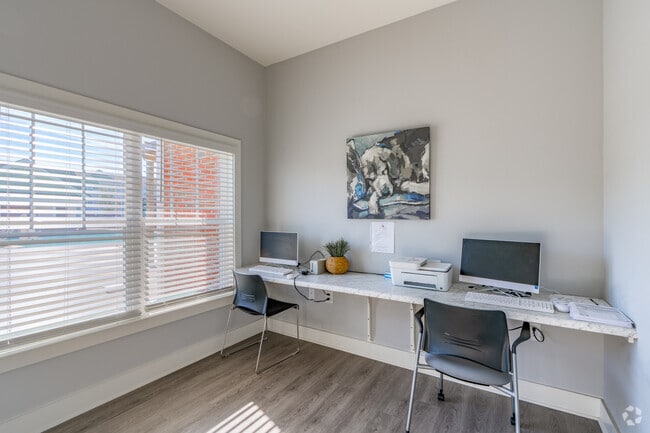 Colonel Bluffs - Computer Room - Colonel Bluffs